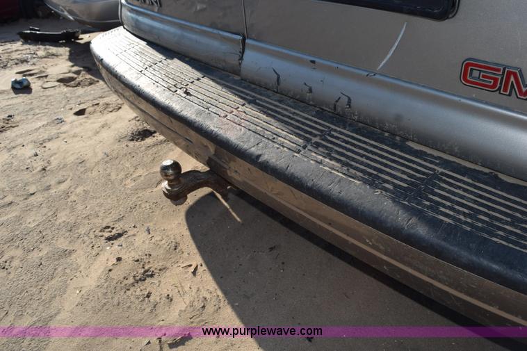 image for item L5859 2002 GMC Safari van