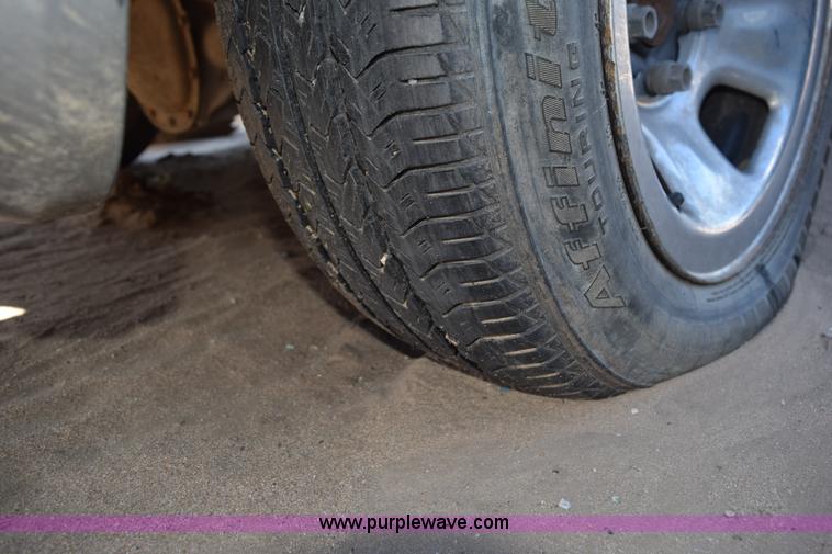 image for item L5859 2002 GMC Safari van