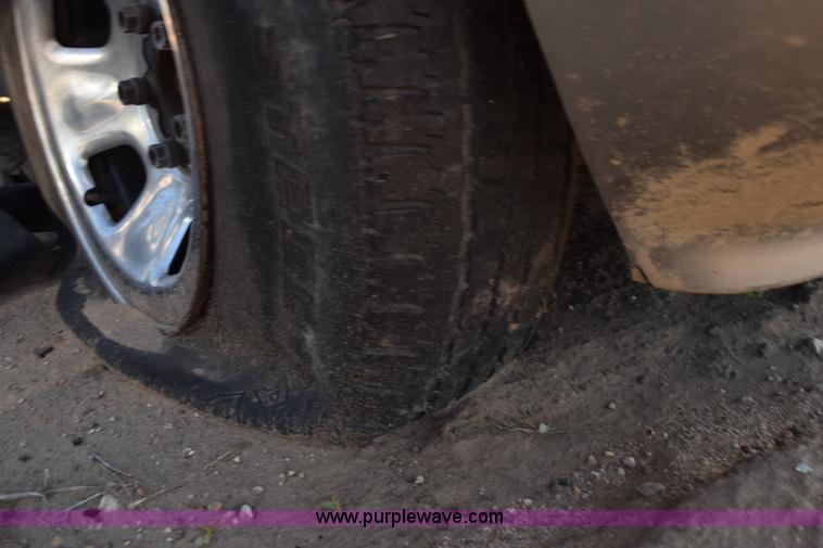 image for item L5859 2002 GMC Safari van