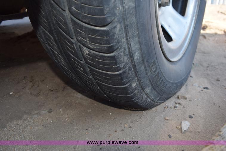 image for item L5859 2002 GMC Safari van