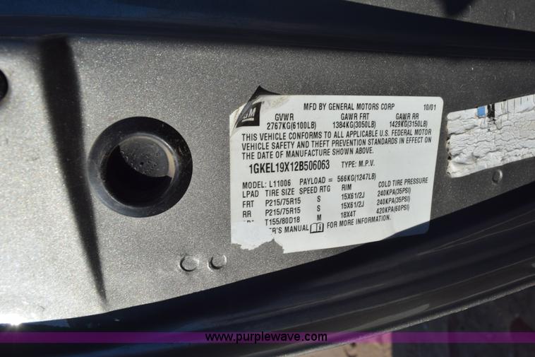 image for item L5859 2002 GMC Safari van