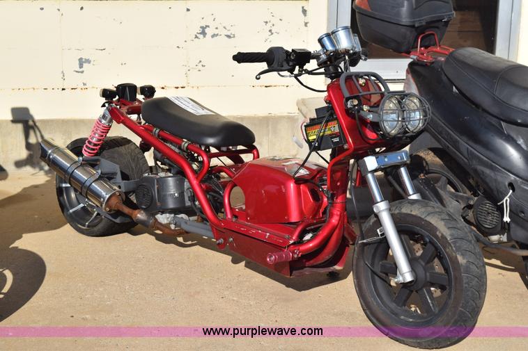 image for item L5862 2013 Huzhom moped