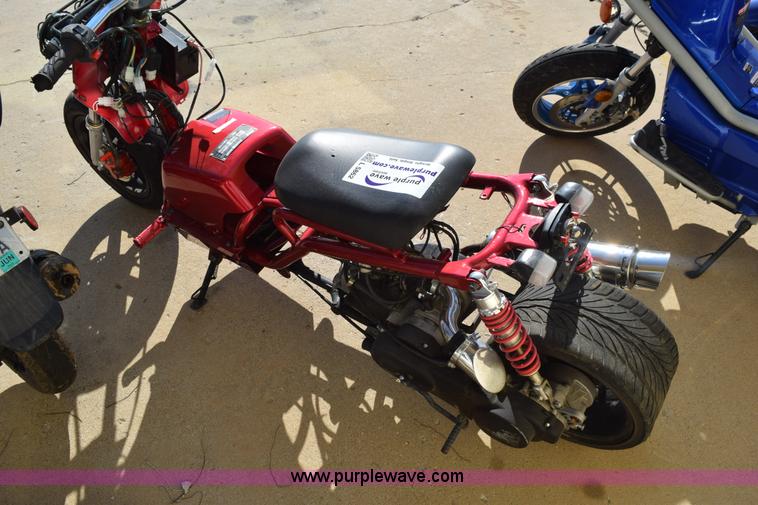 image for item L5862 2013 Huzhom moped