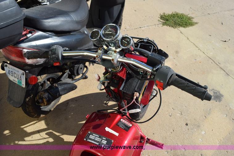 image for item L5862 2013 Huzhom moped