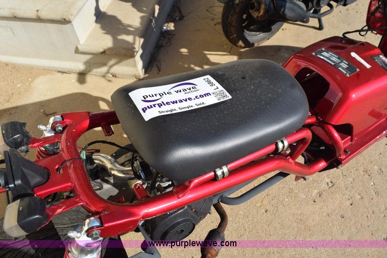 image for item L5862 2013 Huzhom moped