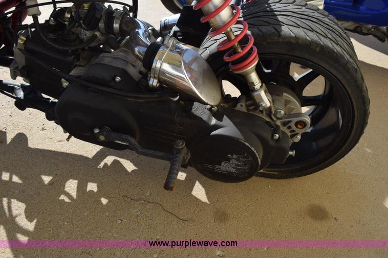 image for item L5862 2013 Huzhom moped