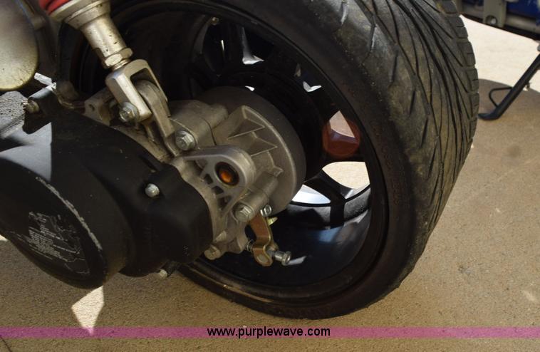 image for item L5862 2013 Huzhom moped