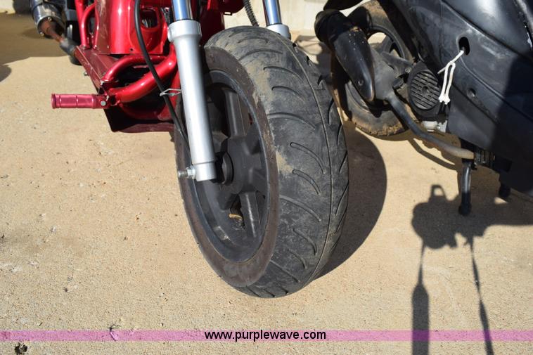 image for item L5862 2013 Huzhom moped