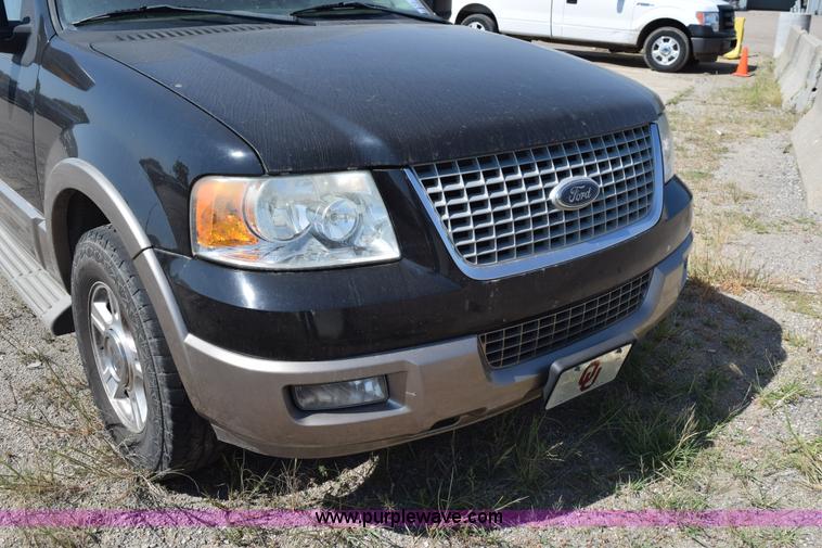 image for item L5868 2004 Ford Expedition Eddie Bauer SUV