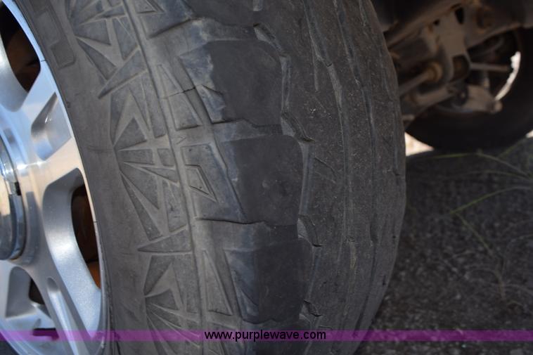 image for item L5868 2004 Ford Expedition Eddie Bauer SUV