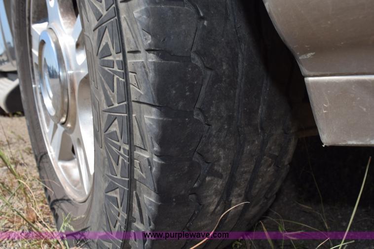 image for item L5868 2004 Ford Expedition Eddie Bauer SUV