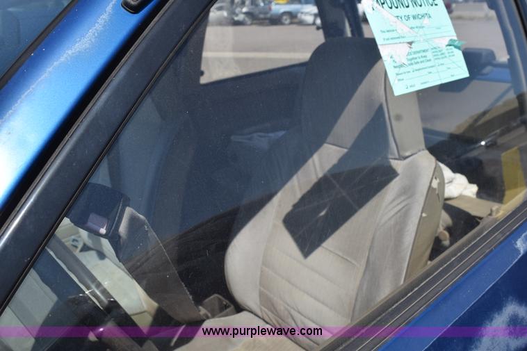 image for item L5869 1991 Ford Festiva GL