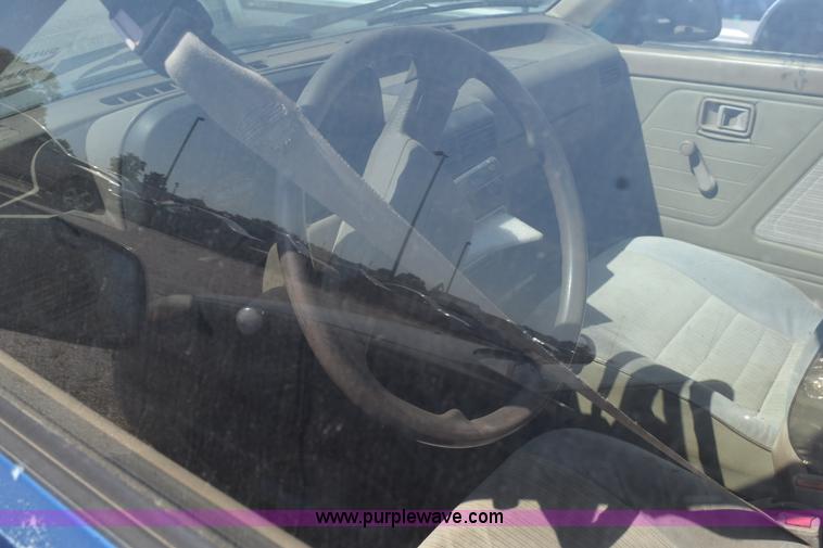 image for item L5869 1991 Ford Festiva GL