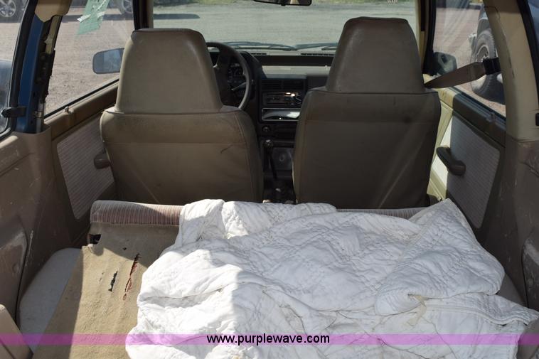 image for item L5869 1991 Ford Festiva GL