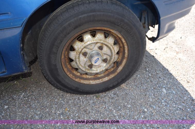 image for item L5869 1991 Ford Festiva GL