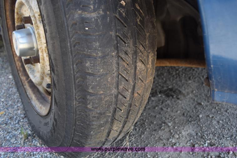 image for item L5869 1991 Ford Festiva GL