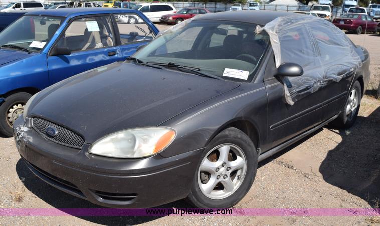 image for item L5870 2004 Ford Taurus SE