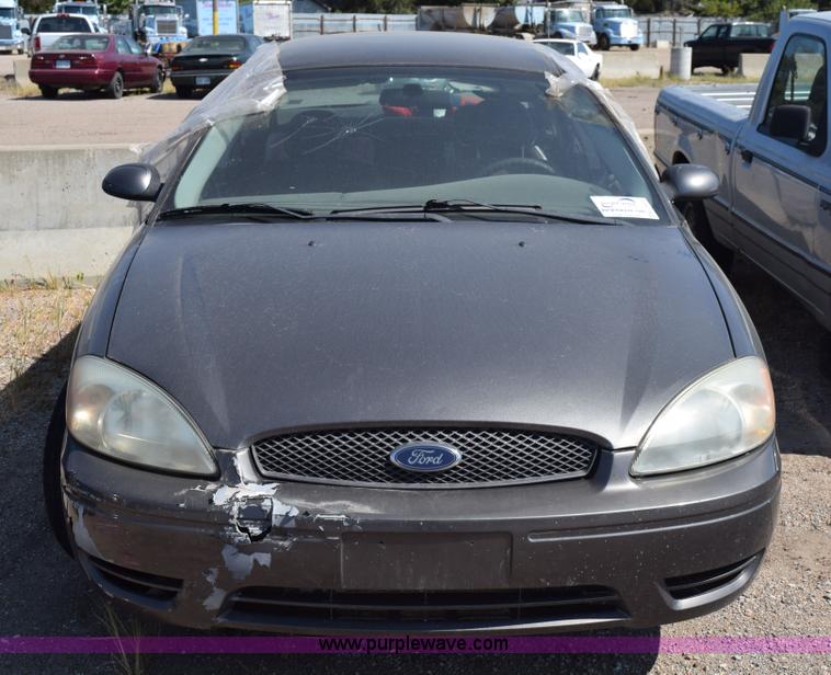 image for item L5870 2004 Ford Taurus SE