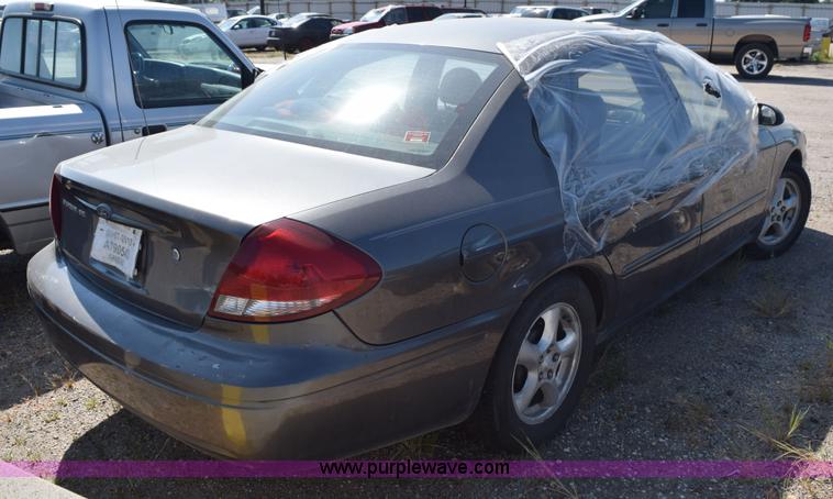 image for item L5870 2004 Ford Taurus SE