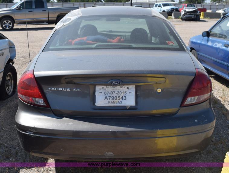 image for item L5870 2004 Ford Taurus SE