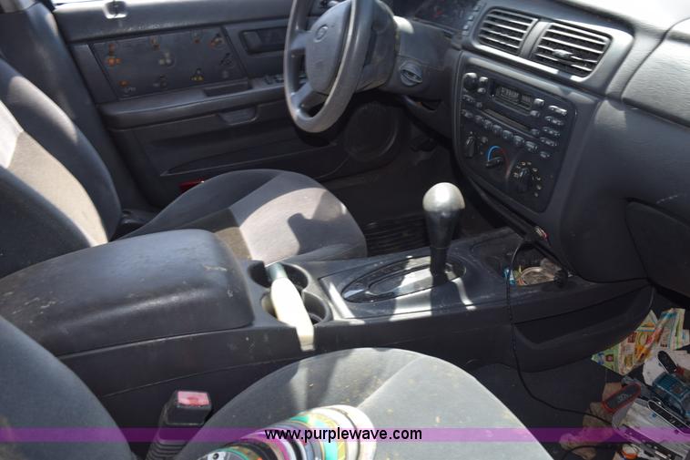 image for item L5870 2004 Ford Taurus SE