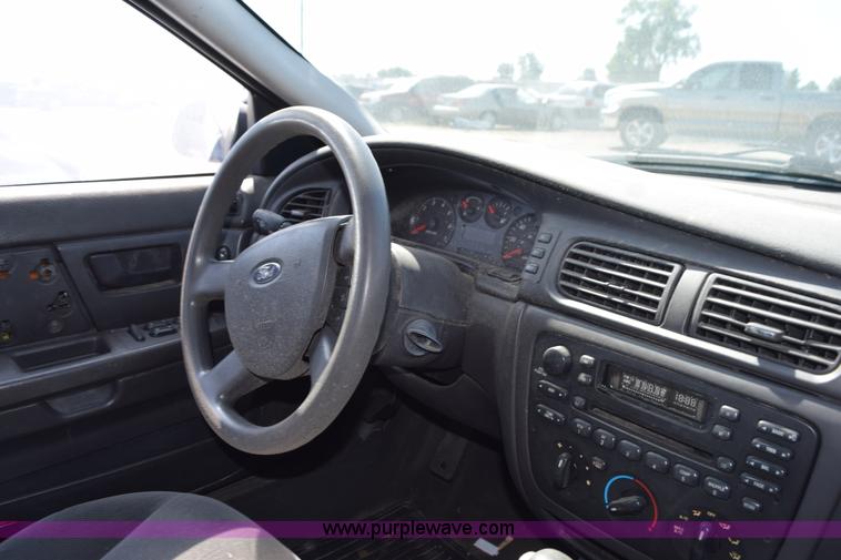 image for item L5870 2004 Ford Taurus SE