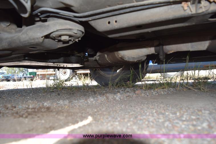 image for item L5870 2004 Ford Taurus SE