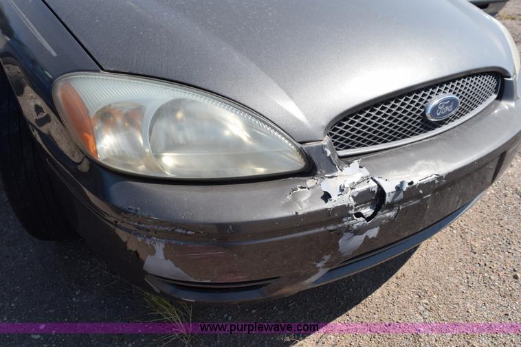 image for item L5870 2004 Ford Taurus SE