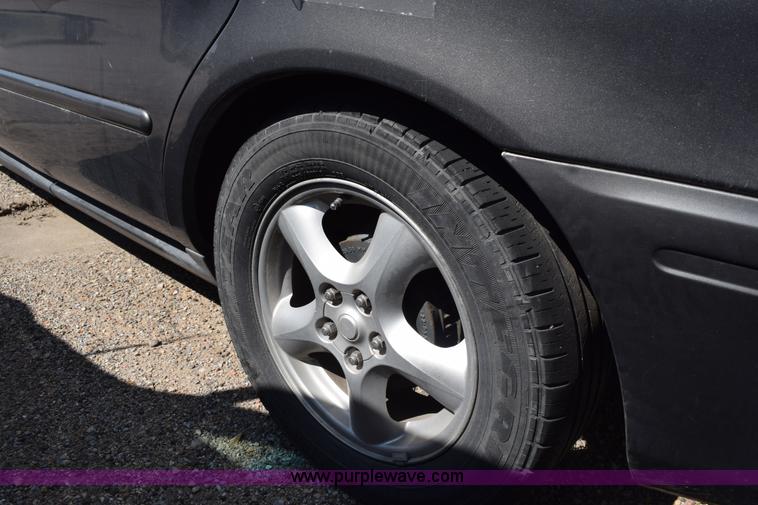 image for item L5870 2004 Ford Taurus SE