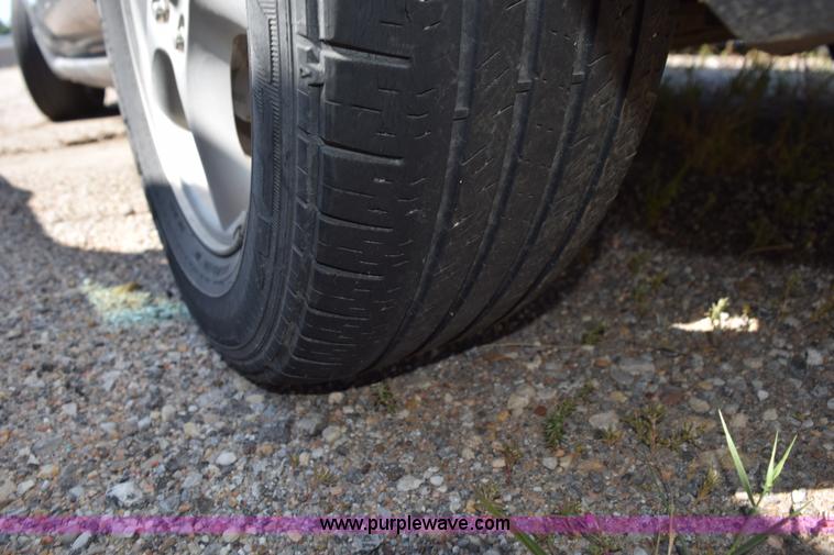 image for item L5870 2004 Ford Taurus SE