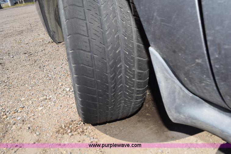 image for item L5870 2004 Ford Taurus SE