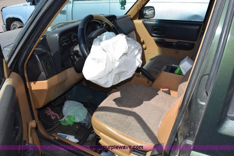 image for item L5871 1997 Jeep Cherokee Sport SUV