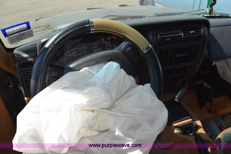 image for item L5871 1997 Jeep Cherokee Sport SUV