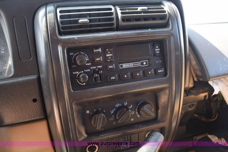 image for item L5871 1997 Jeep Cherokee Sport SUV