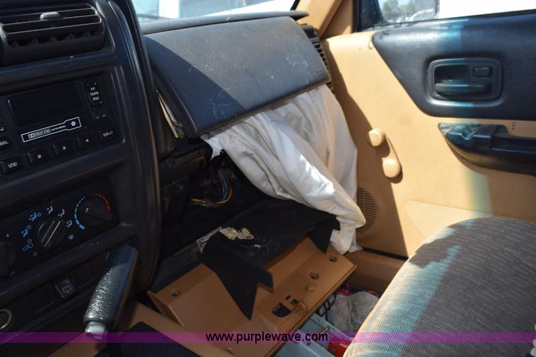 image for item L5871 1997 Jeep Cherokee Sport SUV