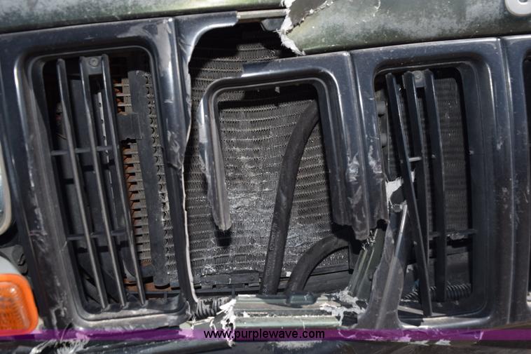 image for item L5871 1997 Jeep Cherokee Sport SUV