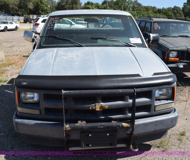 image for item L5872 1991 Chevrolet 1500 pickup truck