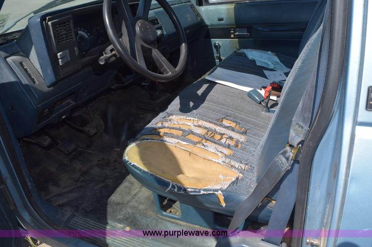 image for item L5872 1991 Chevrolet 1500 pickup truck