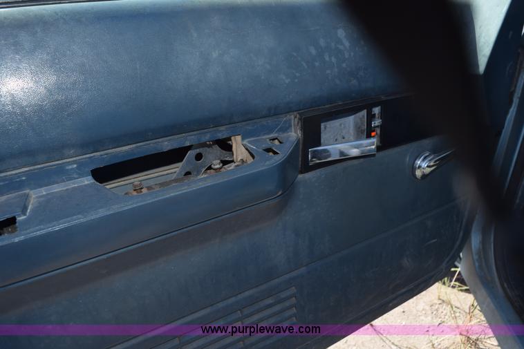 image for item L5872 1991 Chevrolet 1500 pickup truck