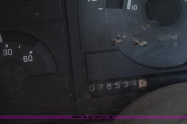 image for item L5872 1991 Chevrolet 1500 pickup truck