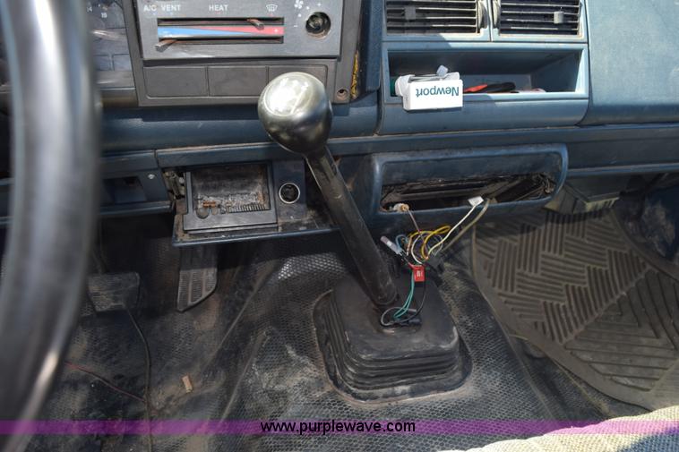 image for item L5872 1991 Chevrolet 1500 pickup truck