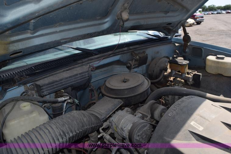 image for item L5872 1991 Chevrolet 1500 pickup truck