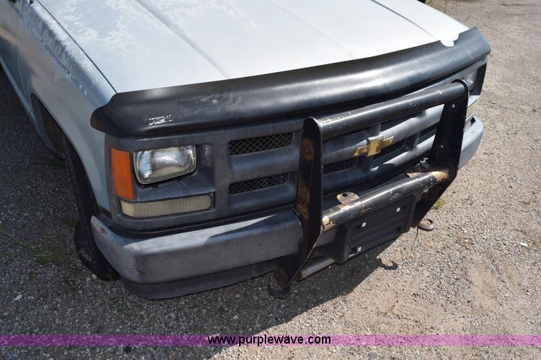 image for item L5872 1991 Chevrolet 1500 pickup truck