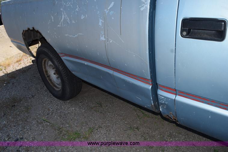 image for item L5872 1991 Chevrolet 1500 pickup truck