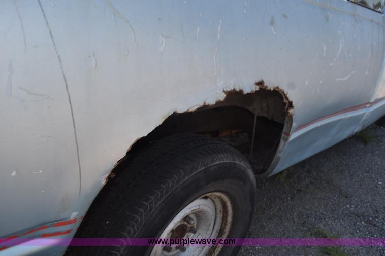 image for item L5872 1991 Chevrolet 1500 pickup truck