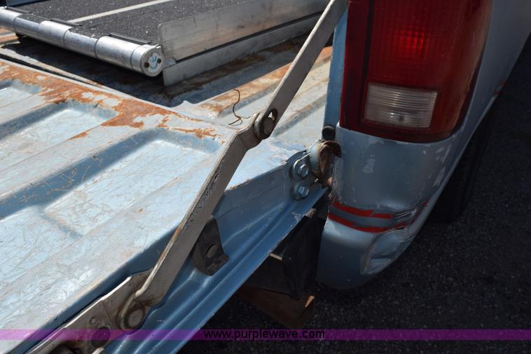 image for item L5872 1991 Chevrolet 1500 pickup truck