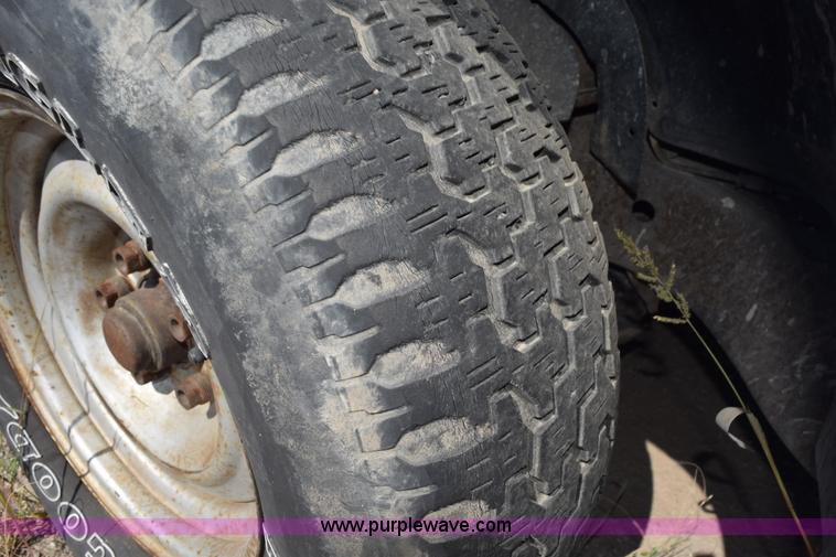 image for item L5872 1991 Chevrolet 1500 pickup truck