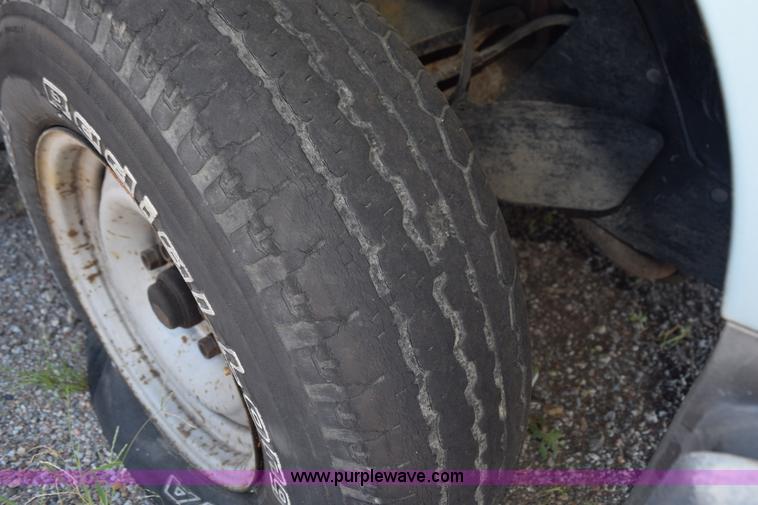 image for item L5872 1991 Chevrolet 1500 pickup truck