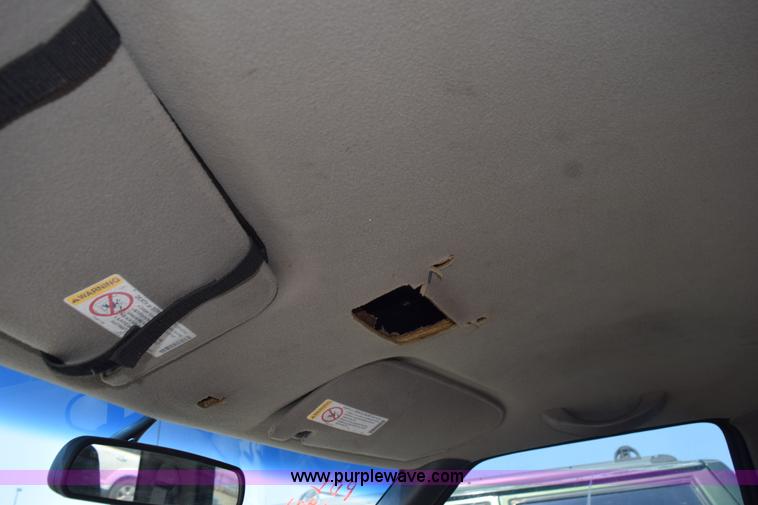 image for item L5873 2000 Chevrolet S10 pickup truck