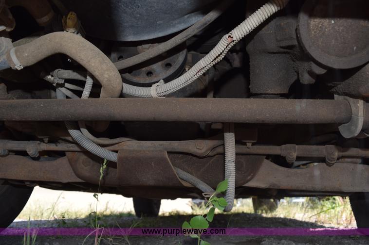 image for item L5873 2000 Chevrolet S10 pickup truck